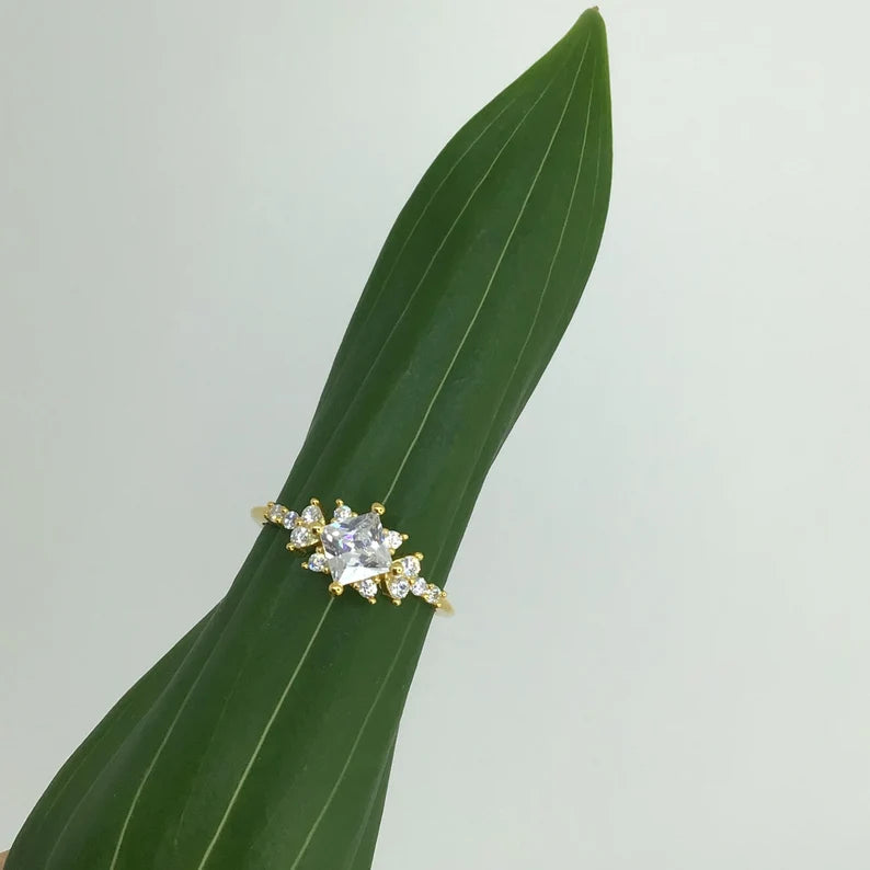 Rhombus diamond simulant ring