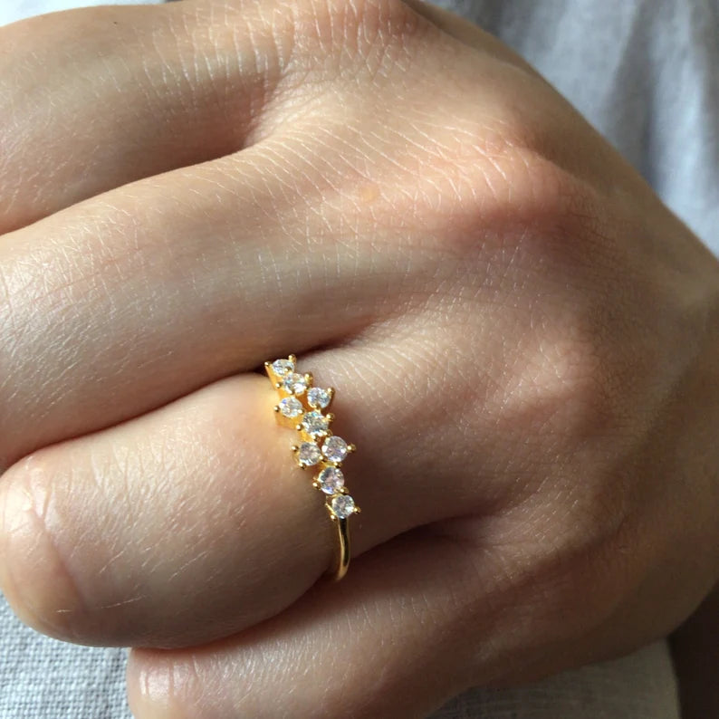 Stone cluster diamond simulant ring