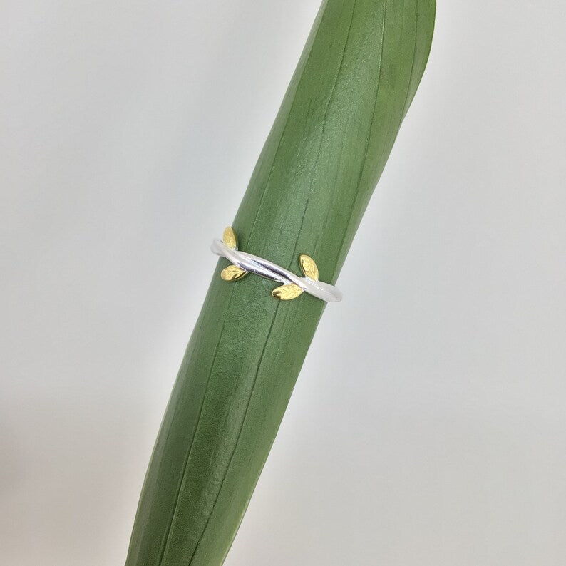 Olive leaf adjustable ring